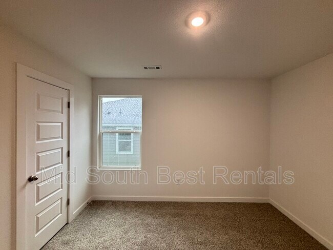 Building Photo - 8415 Oxford Valley Dr