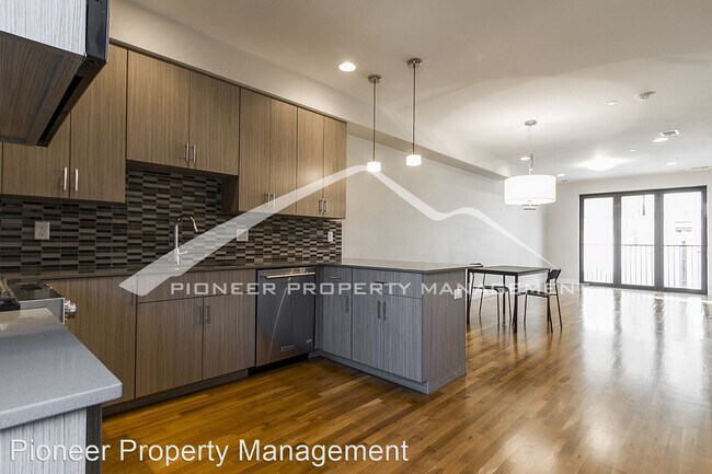 Building Photo - 2 br, 2.5 bath House - 1819 Boulder St. #104