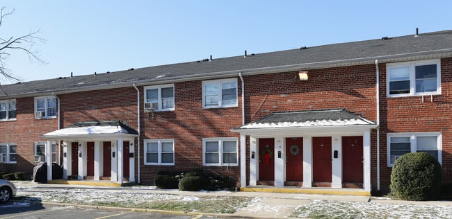 Building Photo - 287-295 W Merrick Rd