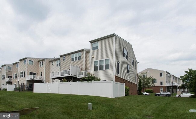 Building Photo - 15711 Quince Trace Terrace