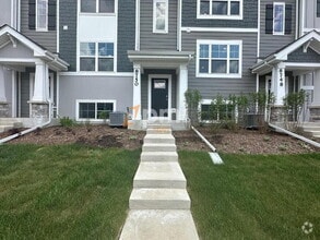 Building Photo - 8750 Clover Ln