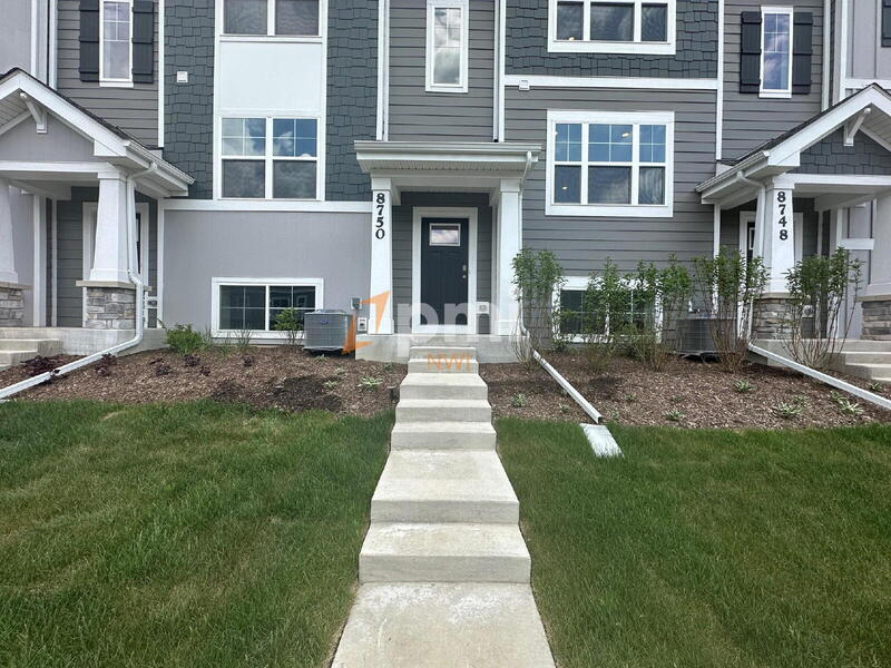 Foto principal - 8750 Clover Ln