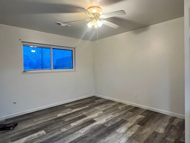 Building Photo - 1708 Theodore Dr