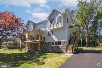 Building Photo - 1764 River Rd