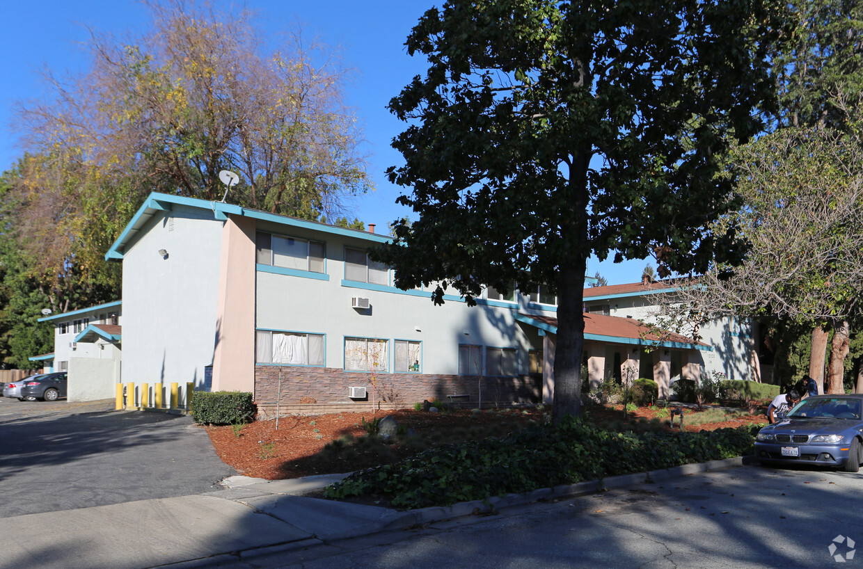 Primary Photo - Villa Verde Apartments