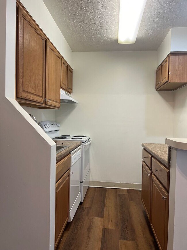 Building Photo - 14 Wells Ct