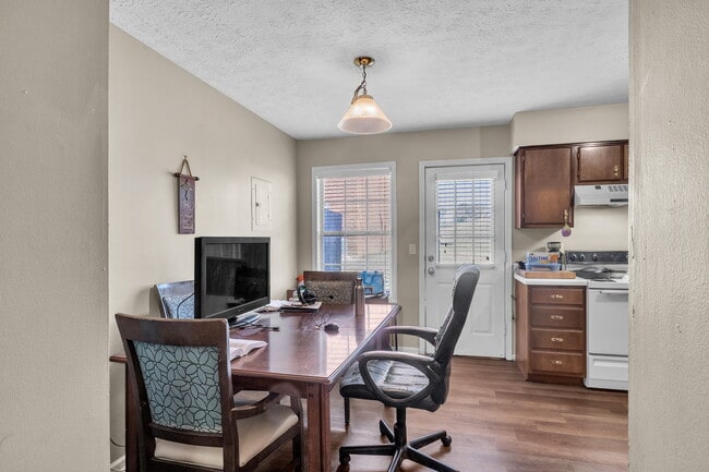 Building Photo - Little London