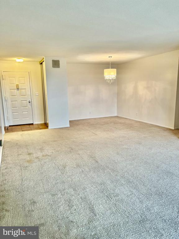 Foto del edificio - 8350 Greensboro Dr