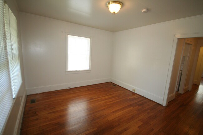 Building Photo - 1009 Golf