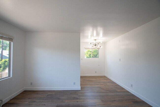 Foto del edificio - 4565 Hazeltine Ave
