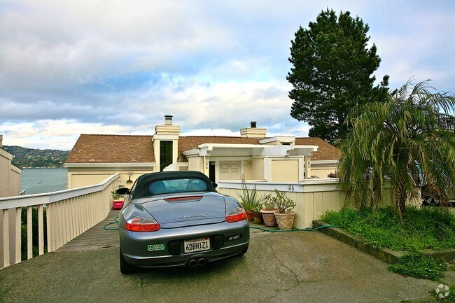 Building Photo - 184 Cazneau Ave