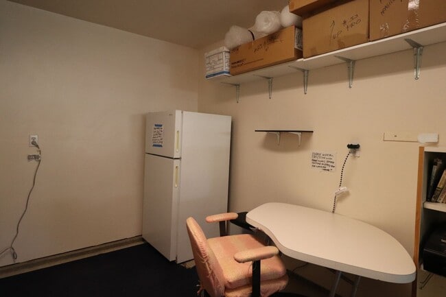 Building Photo - Great Shared Space For Rent