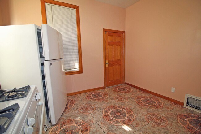 Building Photo - 2929 W Belmont Ave