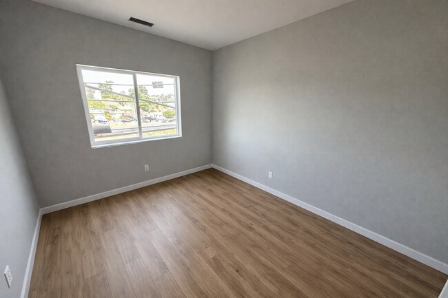 Building Photo - BRAND NEW (2026) 2 Bd/1 Ba on Tipton!!