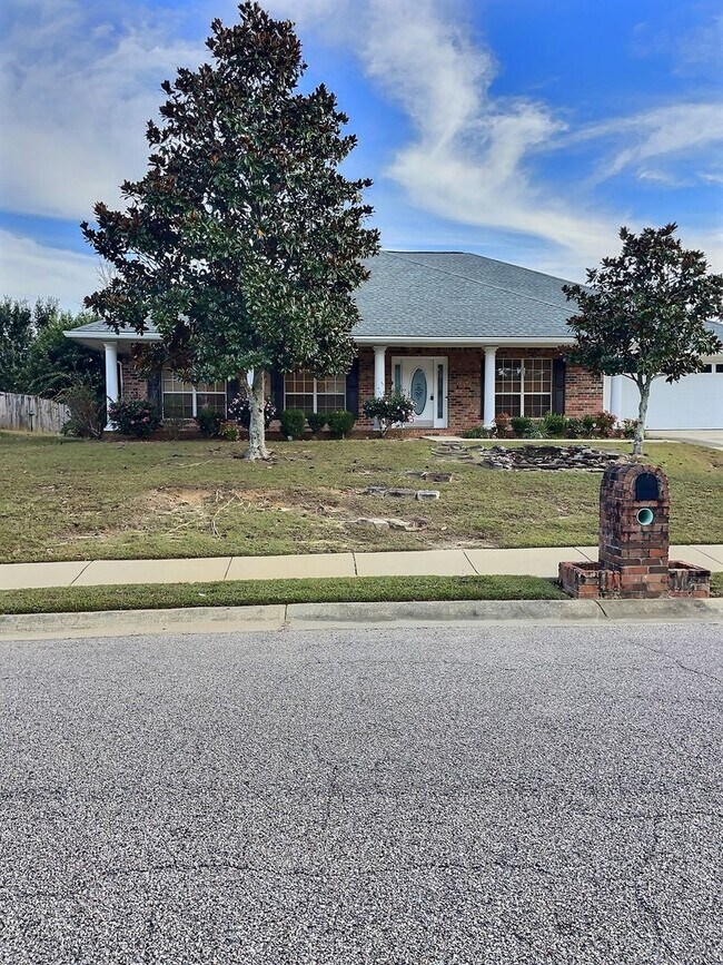 Building Photo - 4-BD, 3-BA Brick Home North of I10 in Bilo...