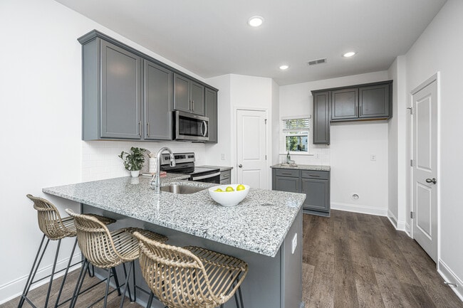 Kitchen - 211 Cache Ct