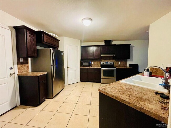 Building Photo - 1368 Garden Dr