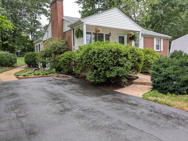 Building Photo - 604 Shamrock Rd