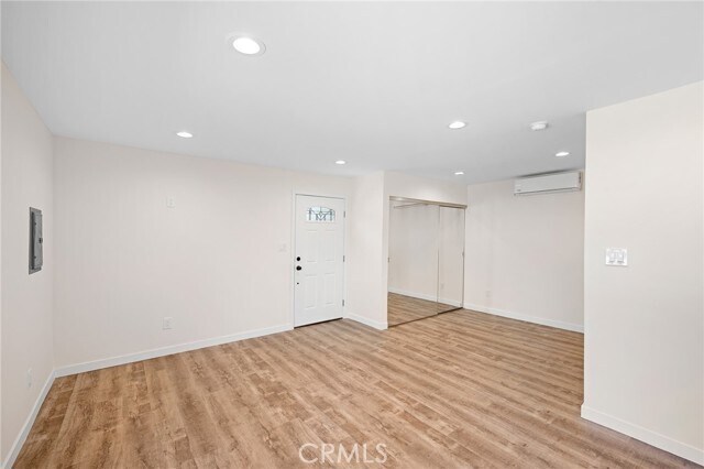 Foto del edificio - 8240 Ellenbogen St