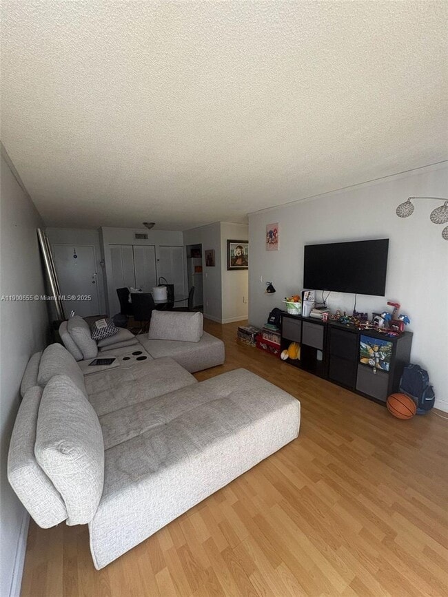 Foto del edificio - 8261 NW 8th St