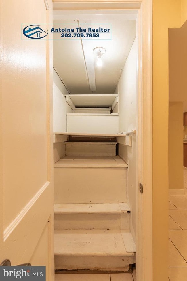 Building Photo - 633 M St NE