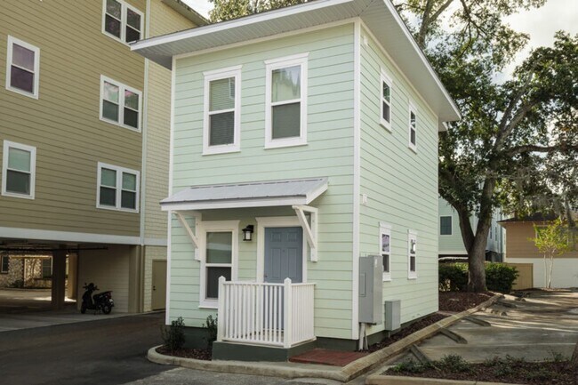Building Photo - A1121 Woodbury Row Phase III