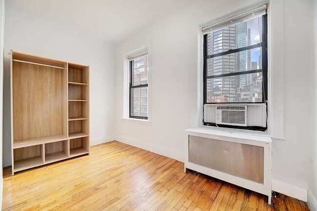 Building Photo - 301 E 53rd St