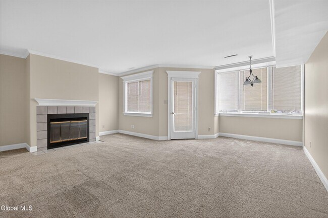 Foto del edificio - 17 Derby Dr