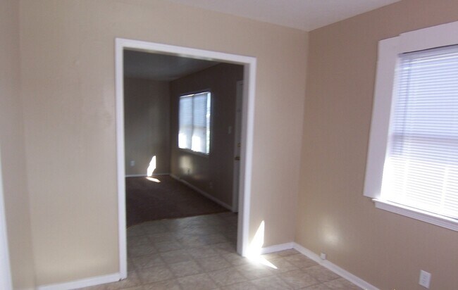 Foto del edificio - 245 1/2 M STREET B  1 BEDROOM 1 BATHROOM A...