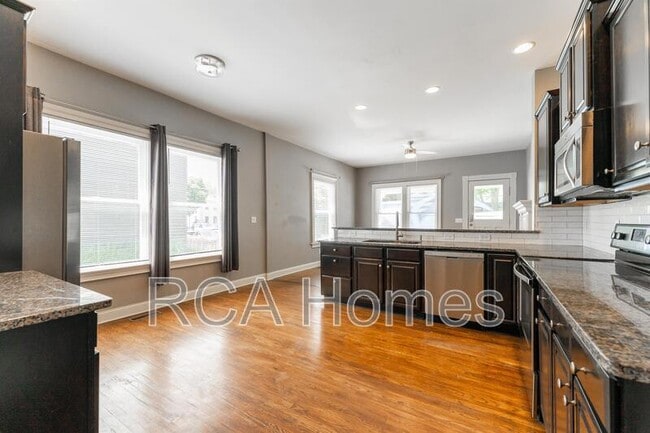 Building Photo - 613 E New York St