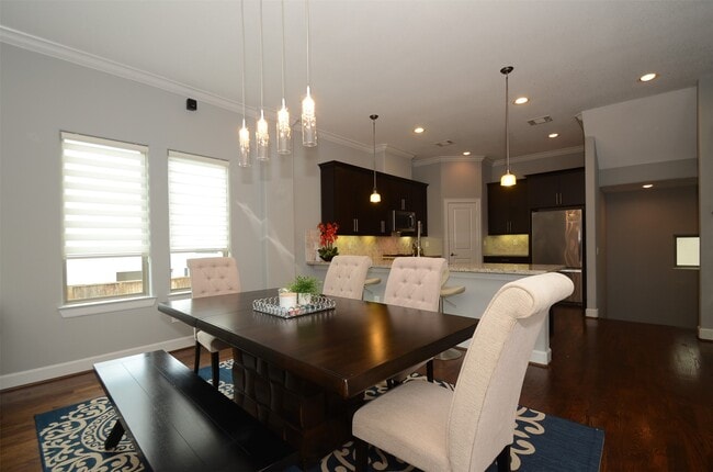 Foto del edificio - 2211 Hutchins St