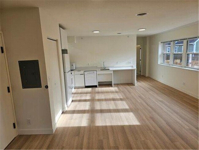 Building Photo - 3225 Minnehaha