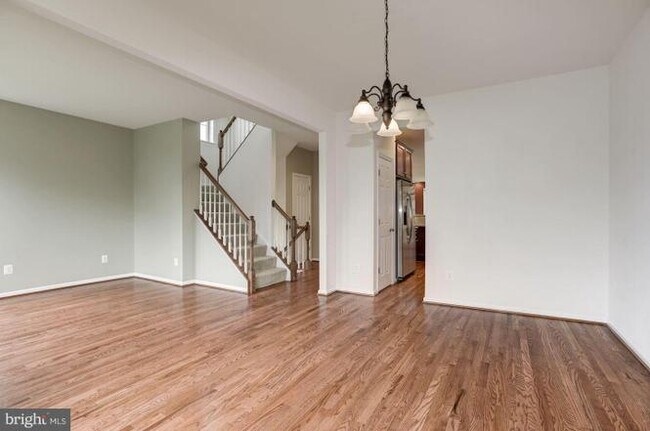 Dining - Living Room - 42706 Ogilvie Sq