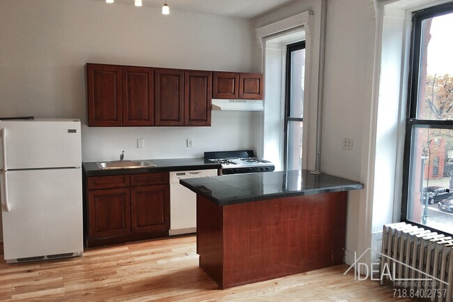 Foto del edificio - 1047 Bedford Ave