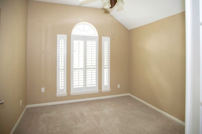 Building Photo - 3006 Reindeer Crescent