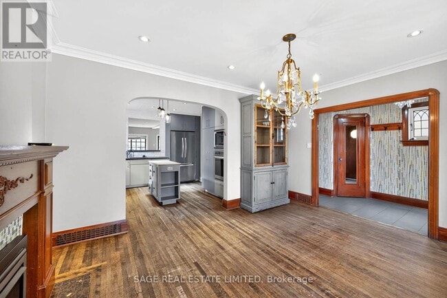 Building Photo - 12 Fairleigh Crescent