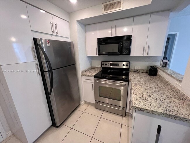 Building Photo - 3505 S Ocean Dr