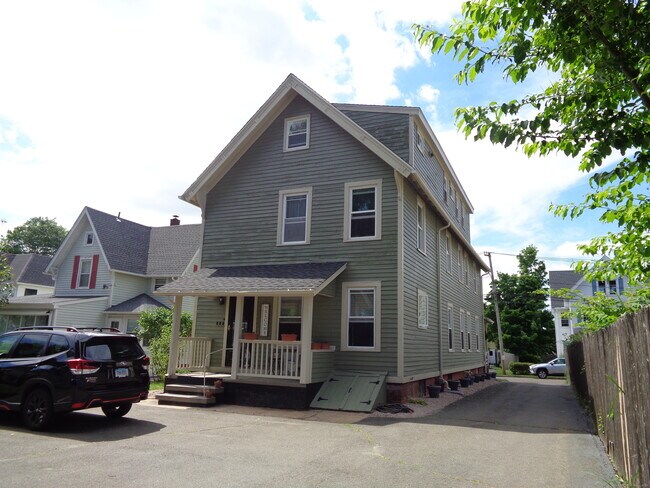Foto del edificio - 29 Bradley Ave