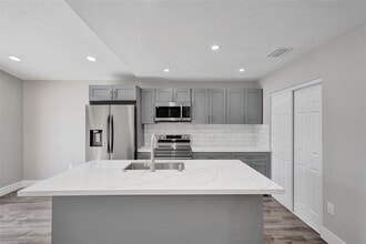 Building Photo - 2614 W 65th St