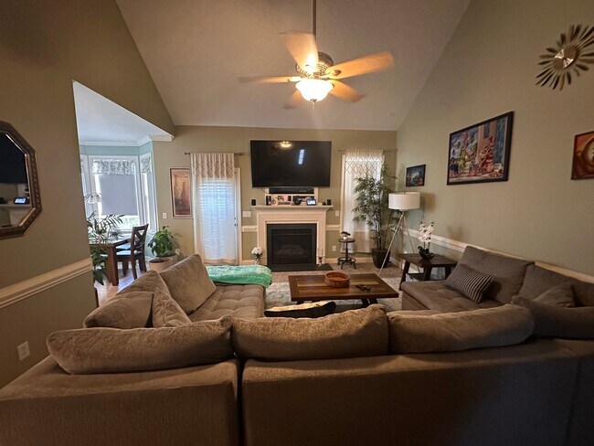 Building Photo - 204 Lafollette Dr