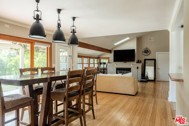 Foto del edificio - 19439 Oxnard St