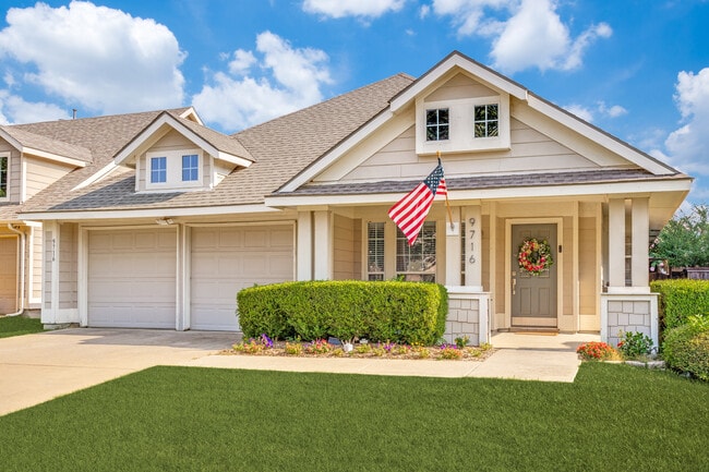 Building Photo - 9716 Hedge Bell Dr