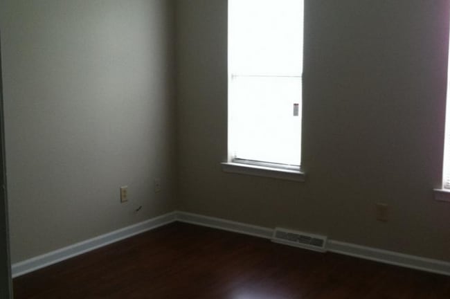 Building Photo - 2 Bedroom Duplex Townhouse off Wards Ferry Road
