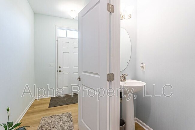 Photo - 10 Irvington Dr Townhome