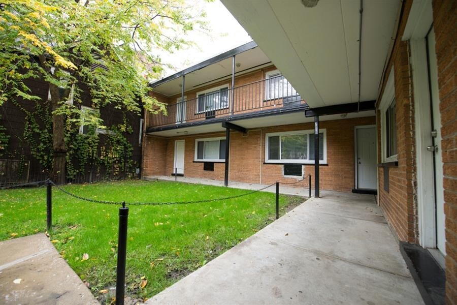 Foto principal - 7916 S Drexel Ave