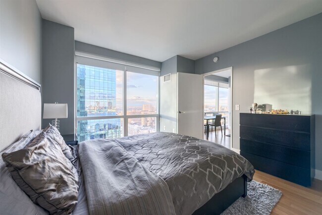Foto del edificio - 77 Hudson St