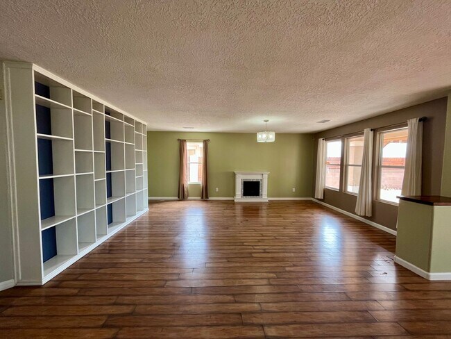 Foto del edificio - Large 3 Bedroom 2.5 Bathroom Located In Th...