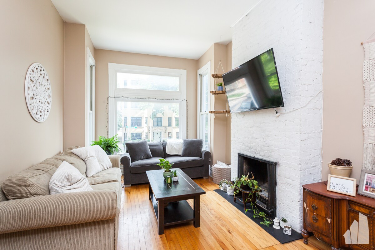 Foto principal - 827 W Wrightwood Ave