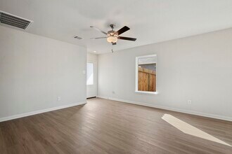 Building Photo - 361 Tejas Trl