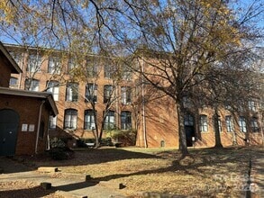 Building Photo - 201 S Hoskins Rd